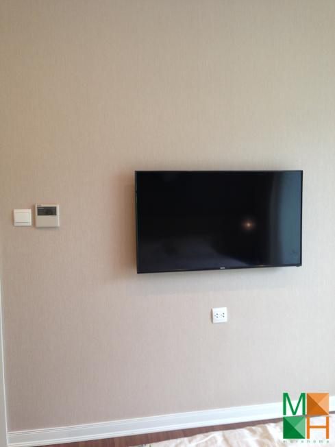 thi-cong-giay-dan-tuong-can-ho-mau-imperia-garden (46)